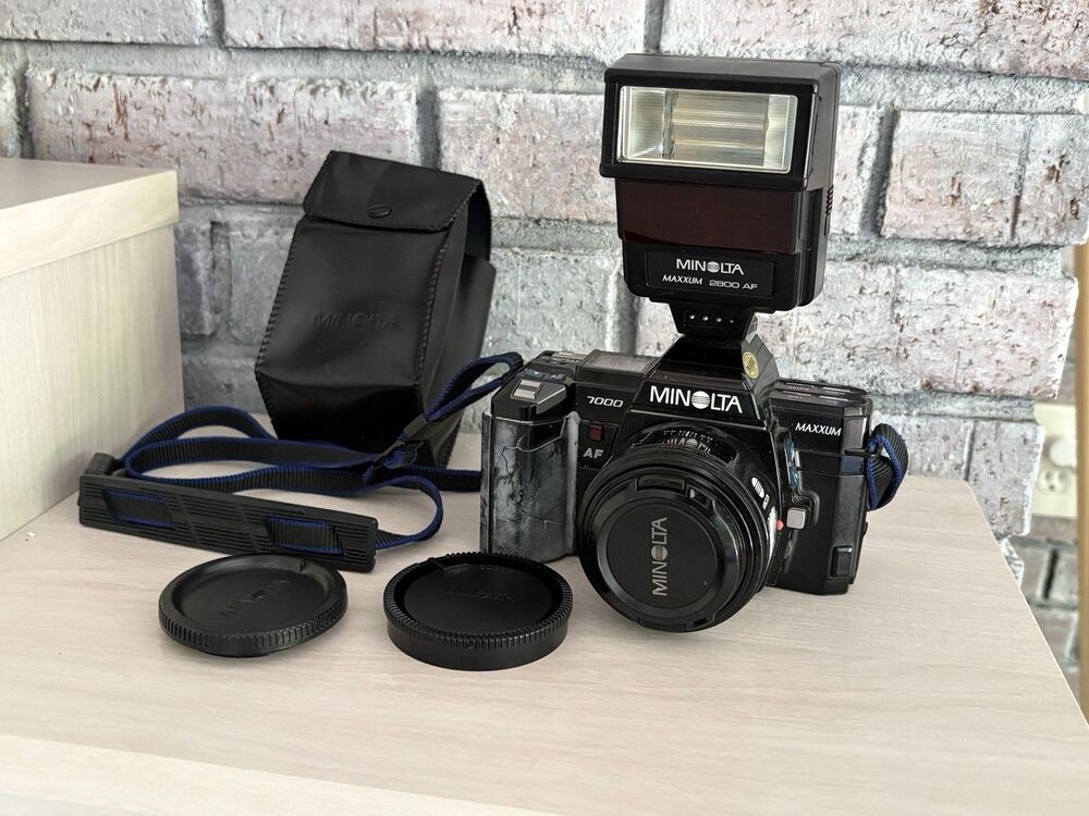 Vintage Minolta Maxxum 7000 AF 35mm Film Camera 50 mm Lens2800 AF Flash Untested